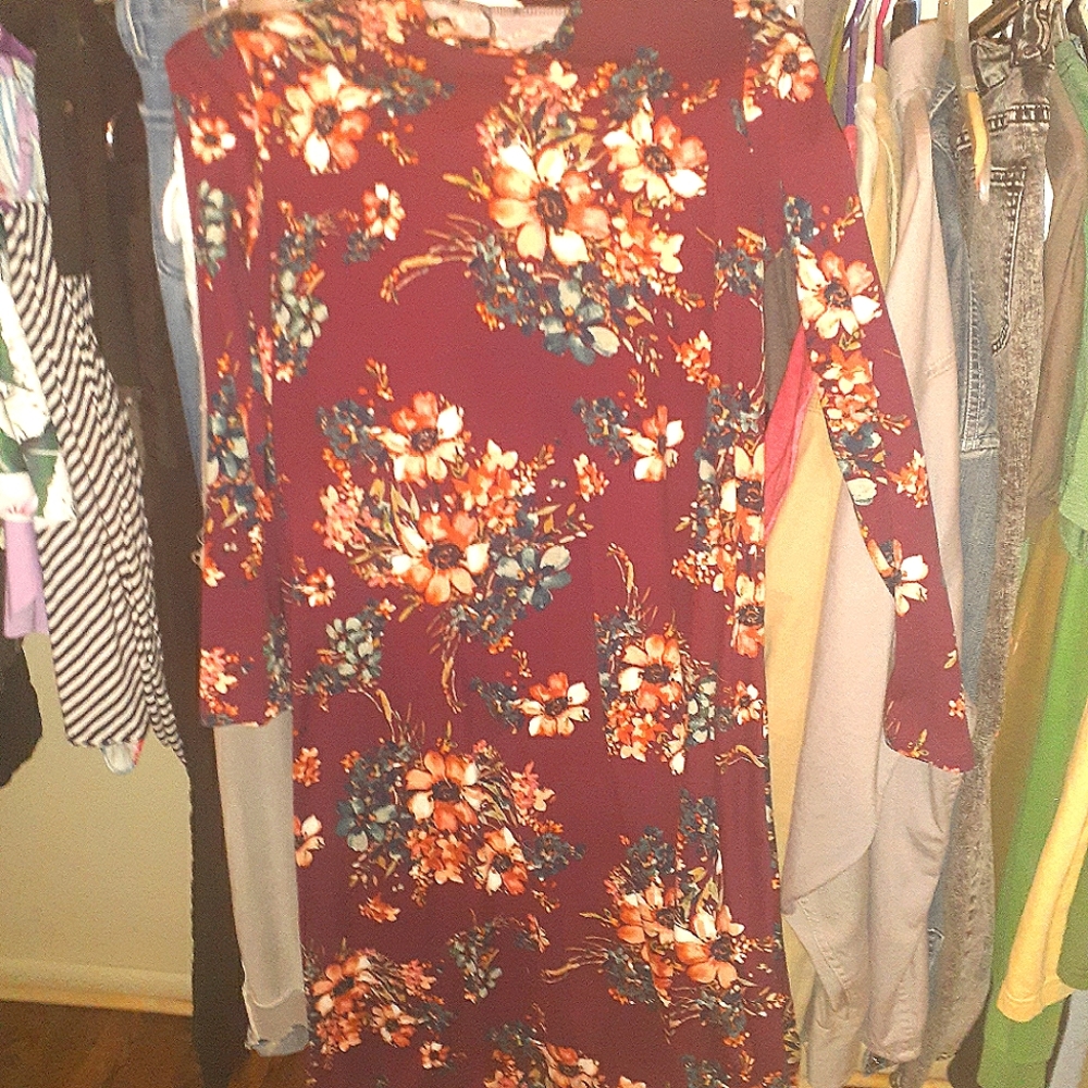 3 dresses 1)large 2)M/L 3)S/M